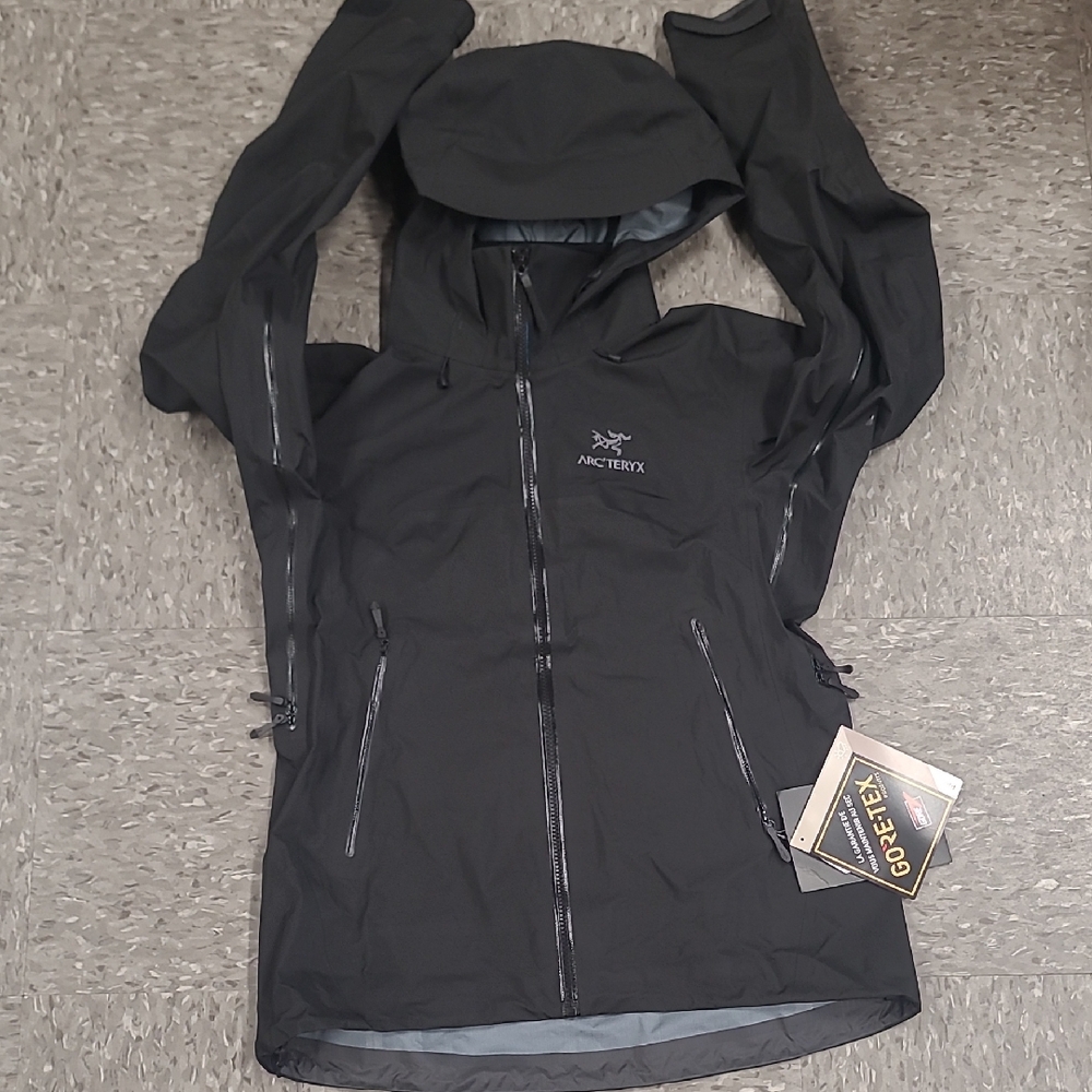 Arc'teryx Beta AR Jacket Women's Gore-Tex - Black, Small - Season 2023
